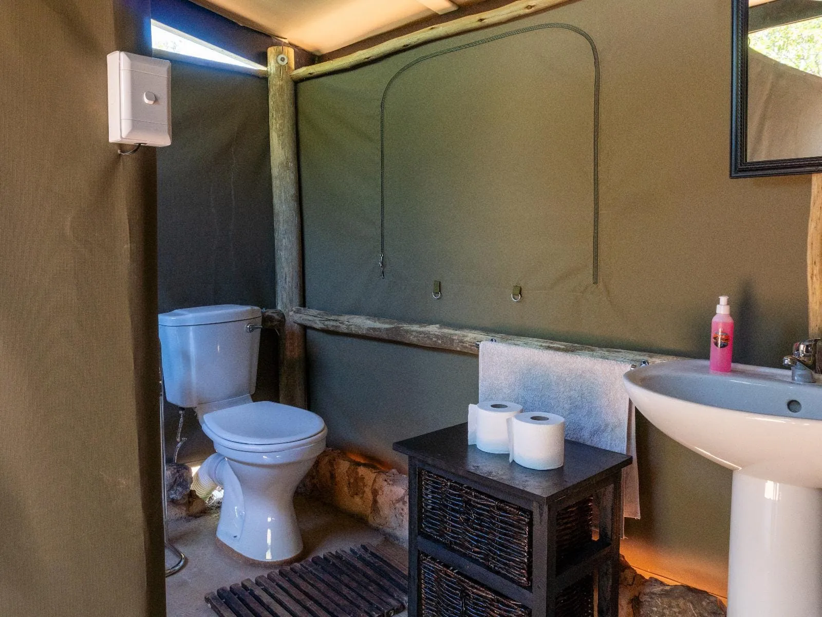 Semi off-grid bush cabin